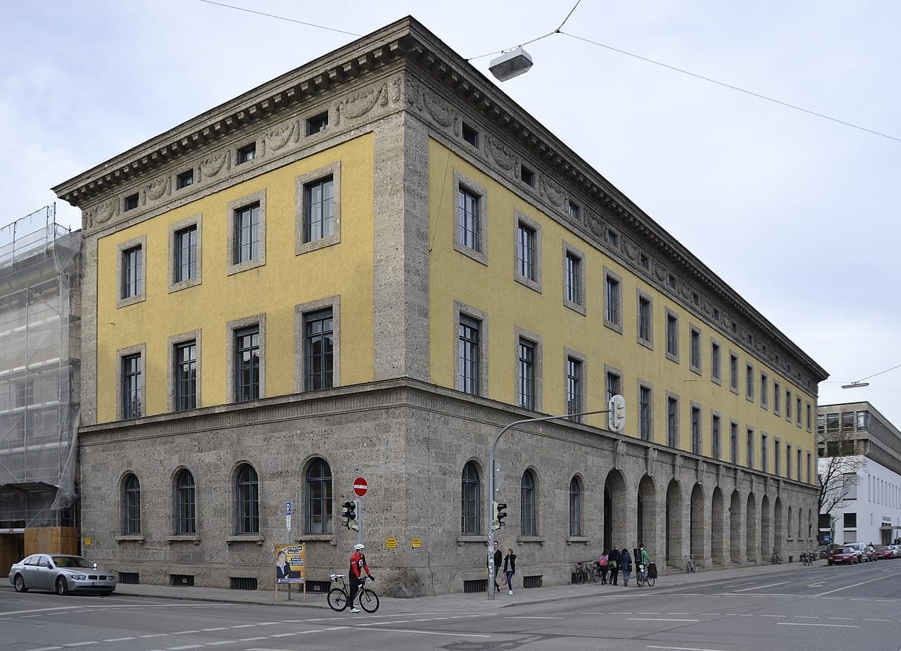 TUM School of Management