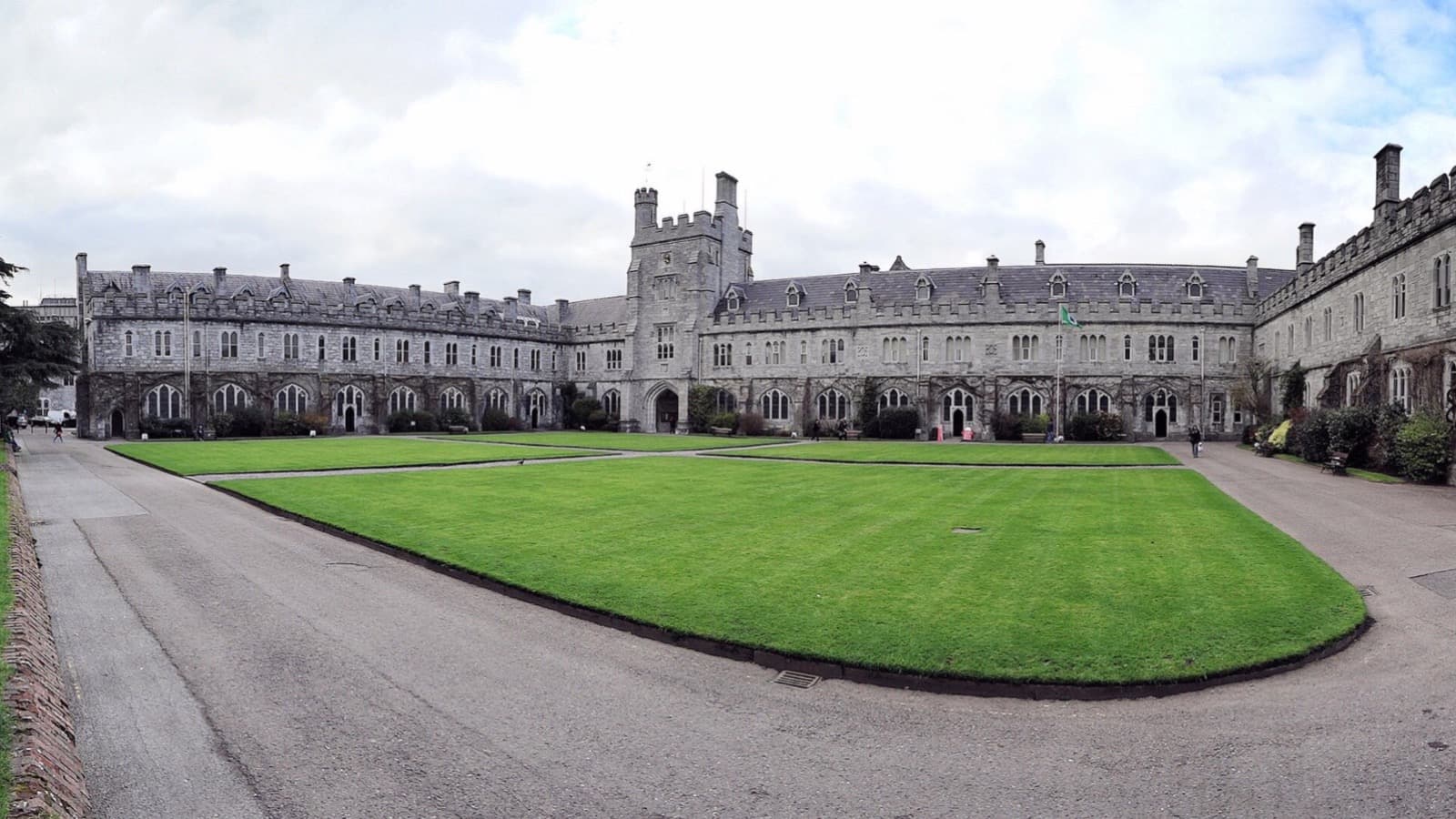 Университетский колледж Корка (UCC)