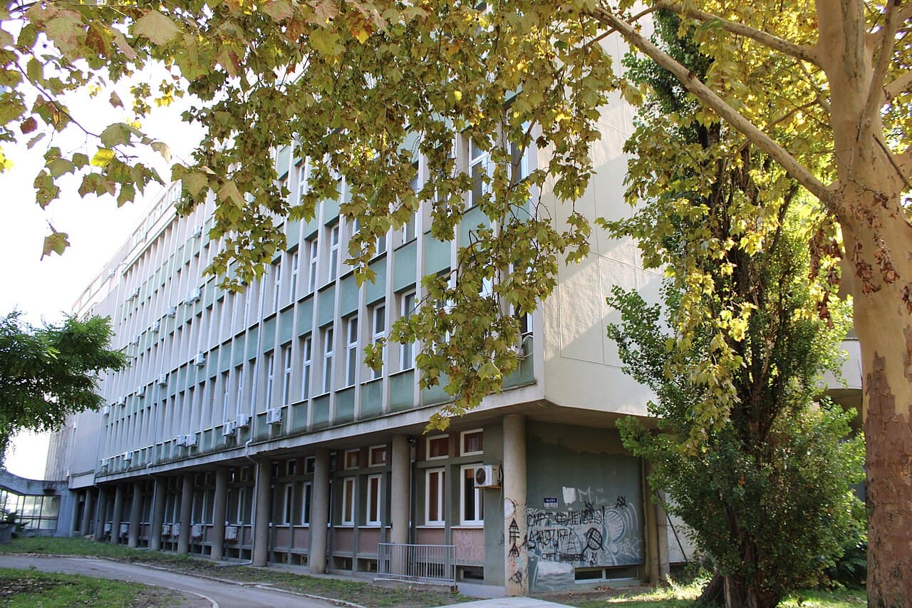 Университет в Нови-Саде