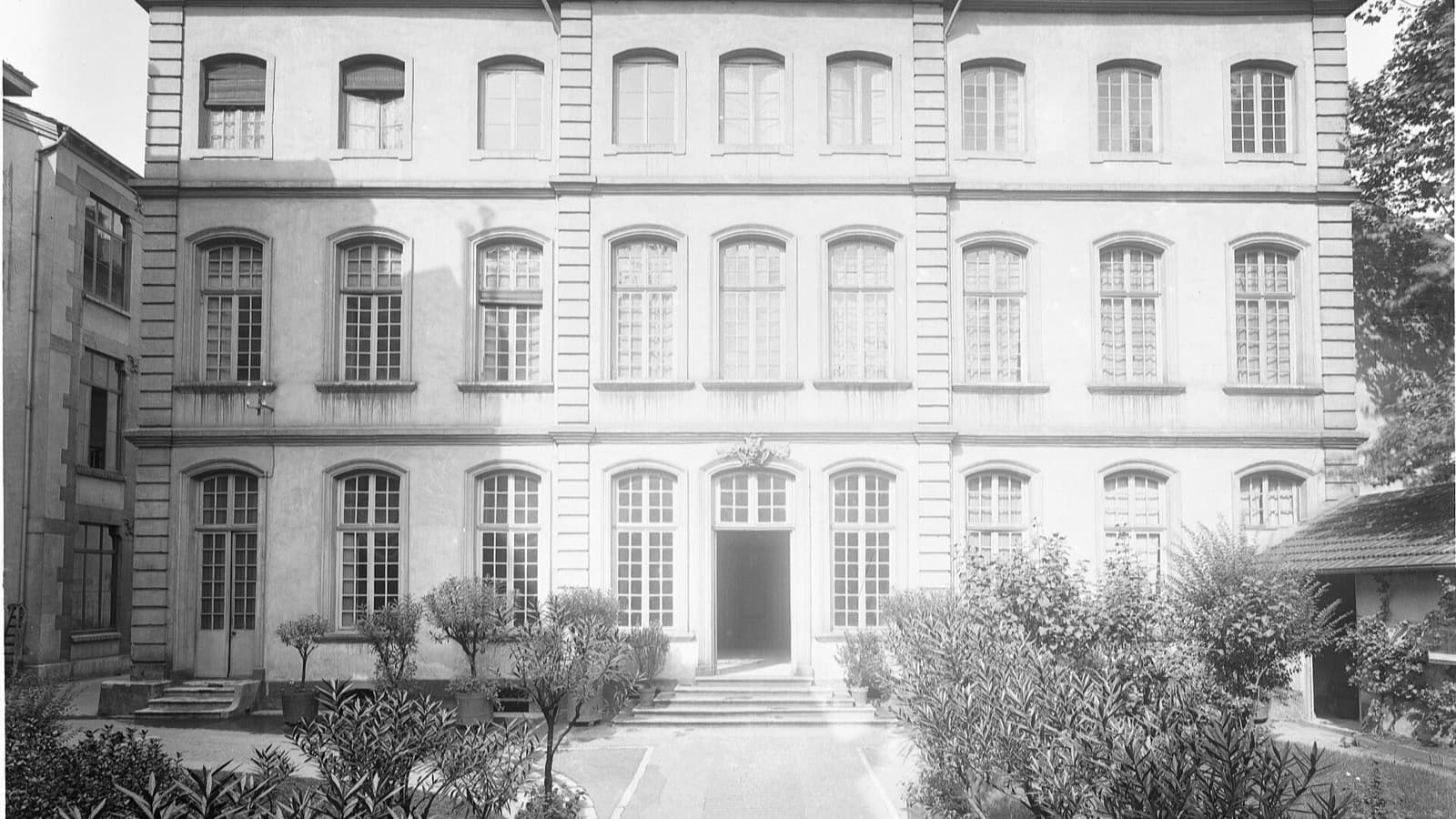 Бизнес-школа emlyon